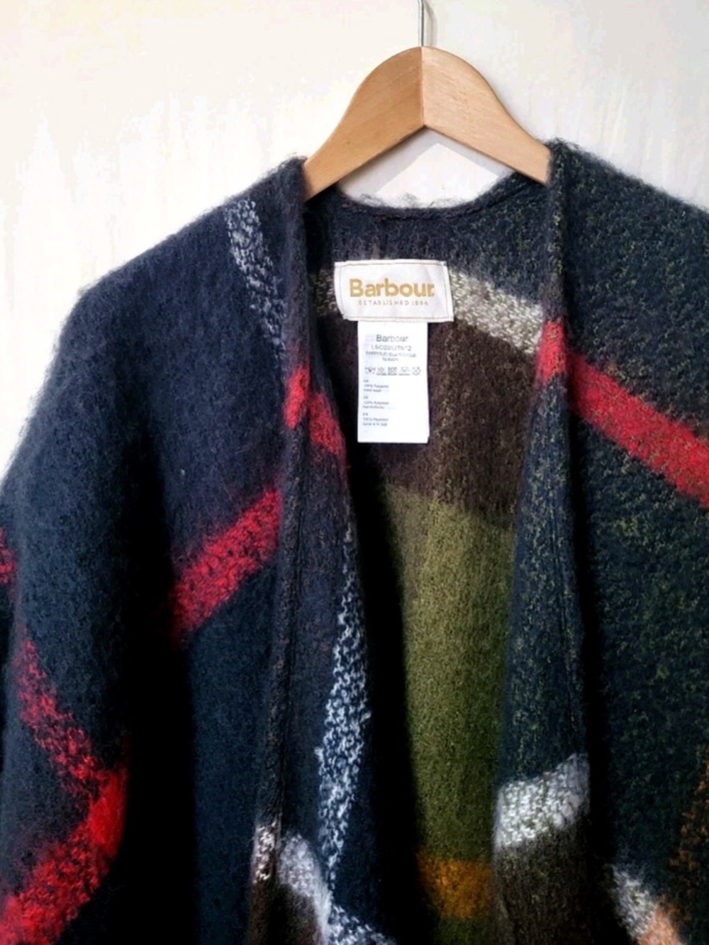 Unworn Barbour Isla Boucle Serape in Tartan Multi - Picture 6 of 9